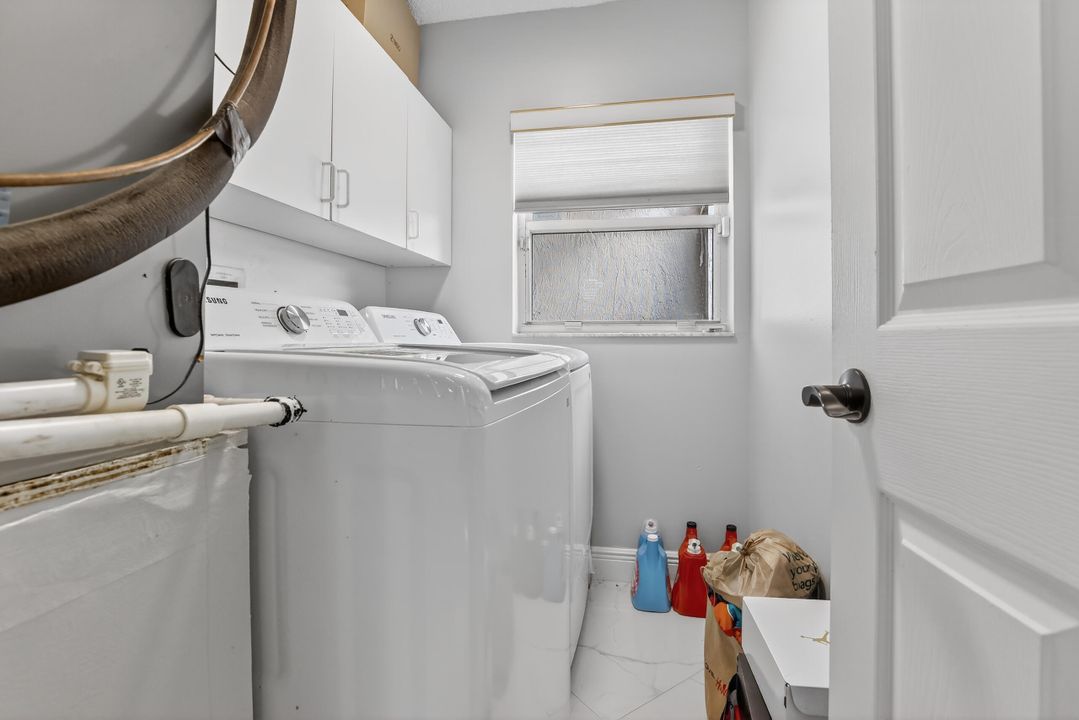 En Venta: $725,000 (4 camas, 2 baños, 2031 Pies cuadrados)