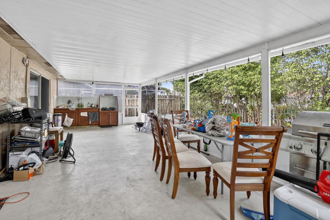 En Venta: $725,000 (4 camas, 2 baños, 2031 Pies cuadrados)