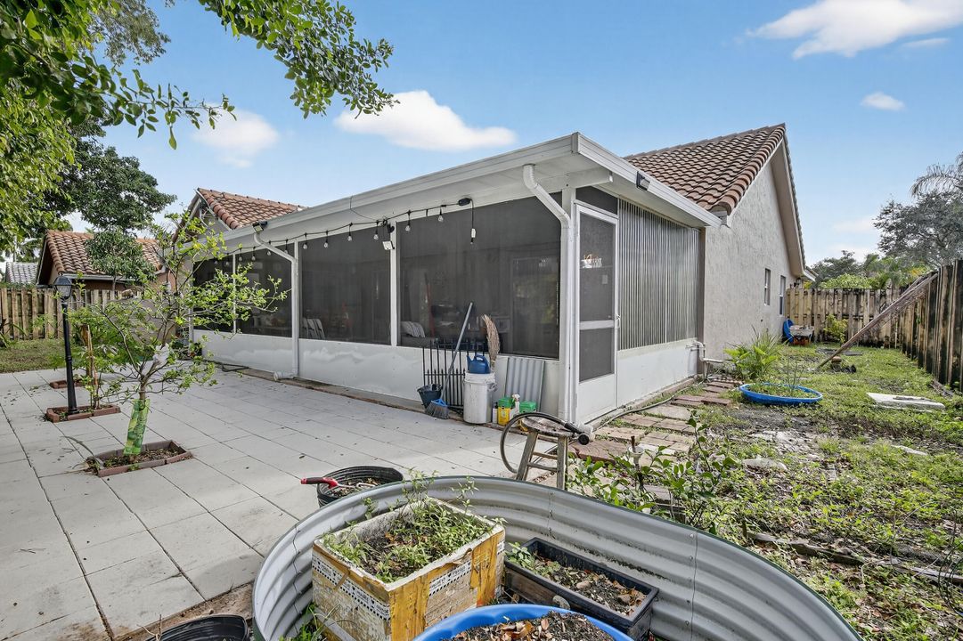 En Venta: $725,000 (4 camas, 2 baños, 2031 Pies cuadrados)