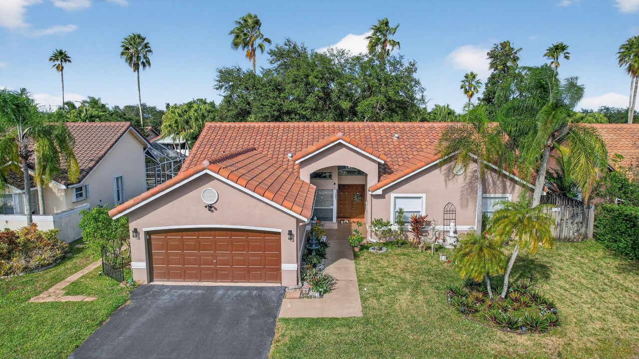 En Venta: $725,000 (4 camas, 2 baños, 2031 Pies cuadrados)