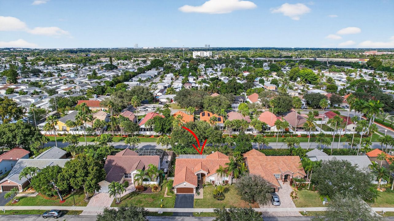 En Venta: $725,000 (4 camas, 2 baños, 2031 Pies cuadrados)