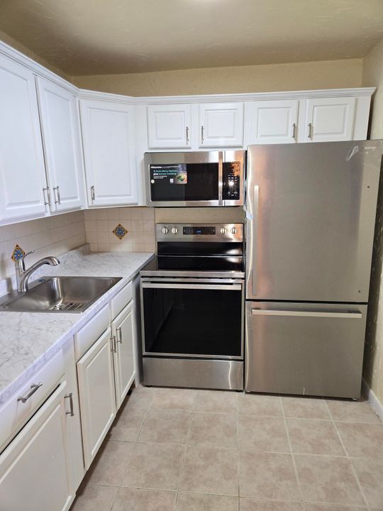 待售: $79,000 (1 贝兹, 1 浴室, 684 平方英尺)