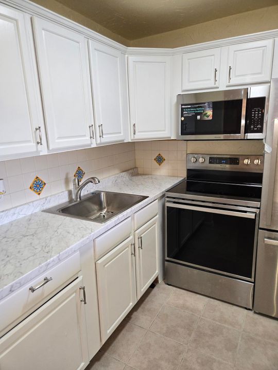 待售: $79,000 (1 贝兹, 1 浴室, 684 平方英尺)