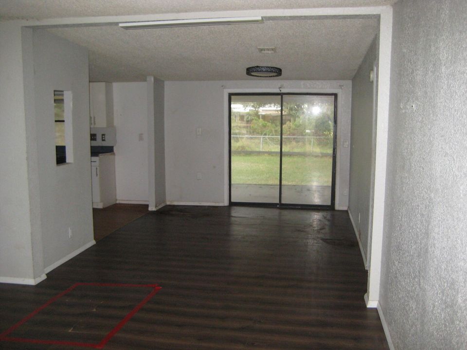 For Sale: $142,000 (4 beds, 2 baths, 1848 Square Feet)