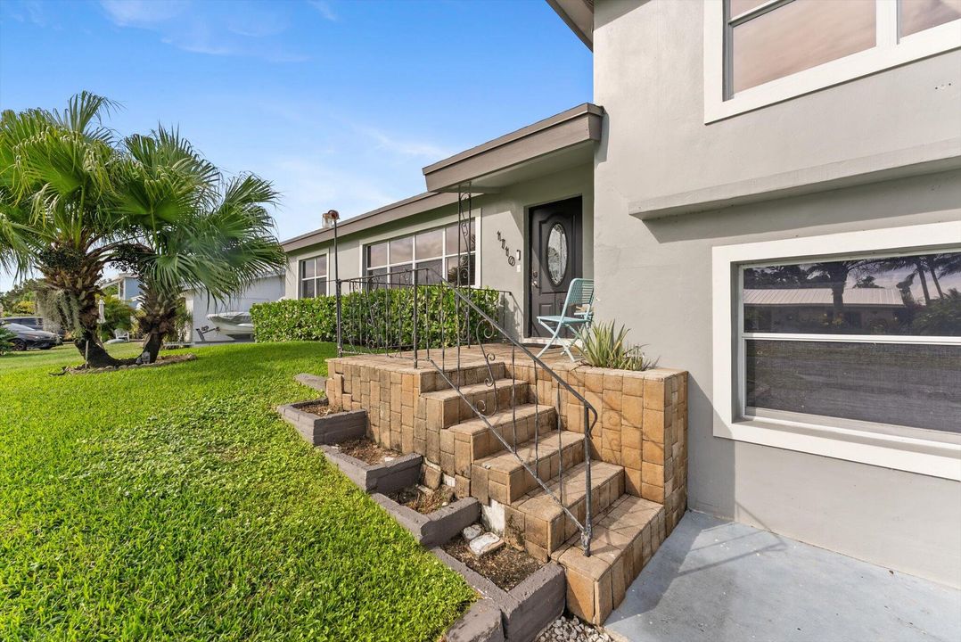 For Sale: $689,999 (4 beds, 3 baths, 1921 Square Feet)