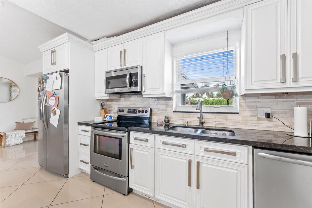 For Sale: $689,999 (4 beds, 3 baths, 1921 Square Feet)