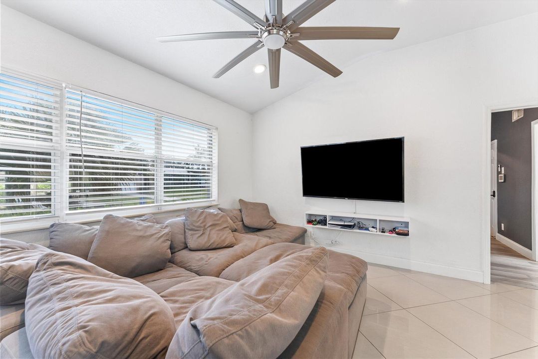 For Sale: $689,999 (4 beds, 3 baths, 1921 Square Feet)