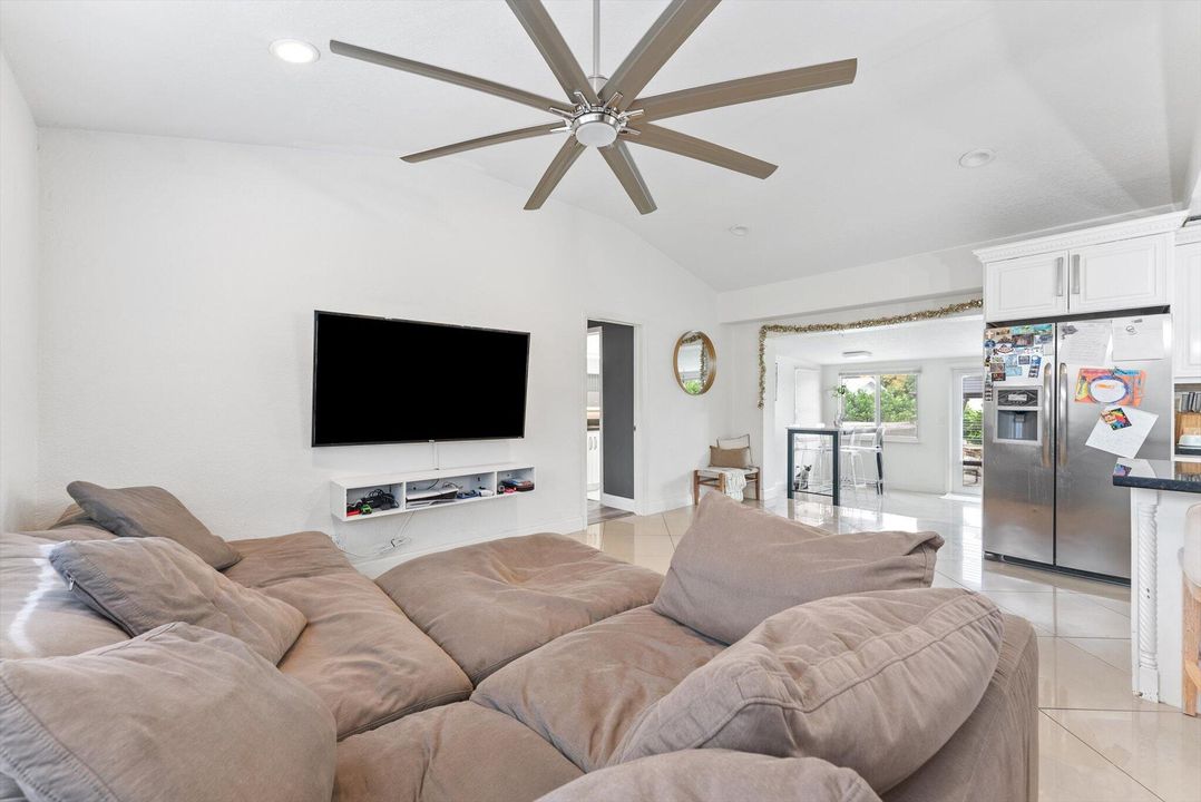 For Sale: $689,999 (4 beds, 3 baths, 1921 Square Feet)