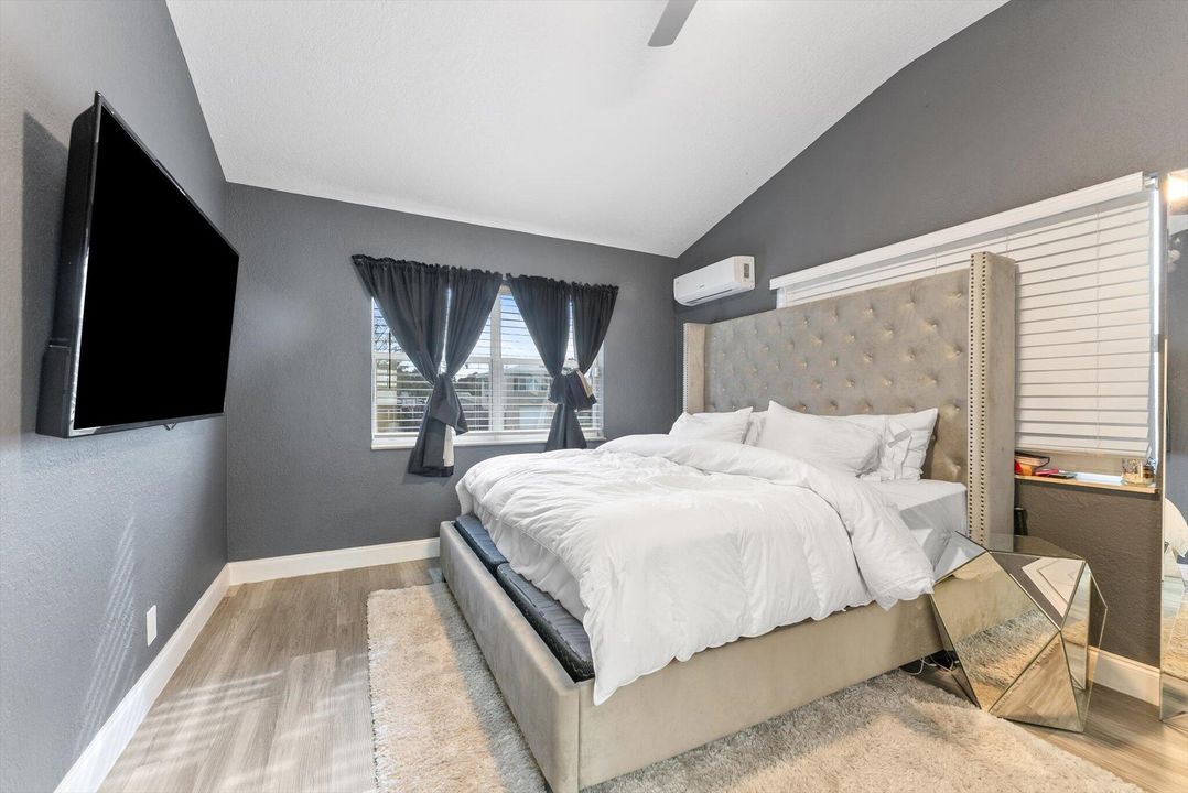 For Sale: $689,999 (4 beds, 3 baths, 1921 Square Feet)