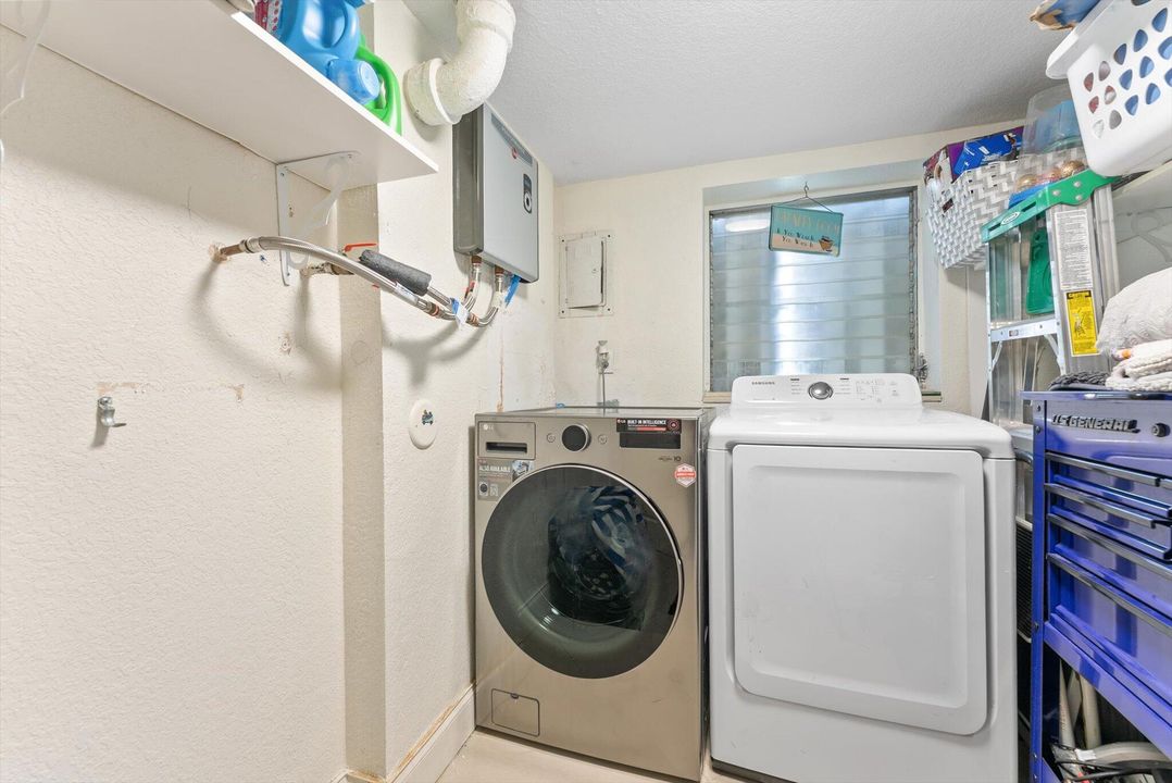 For Sale: $689,999 (4 beds, 3 baths, 1921 Square Feet)