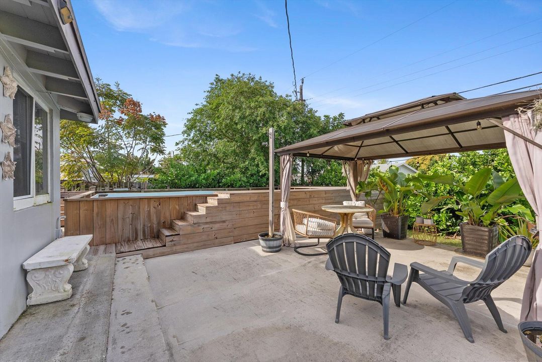 For Sale: $689,999 (4 beds, 3 baths, 1921 Square Feet)