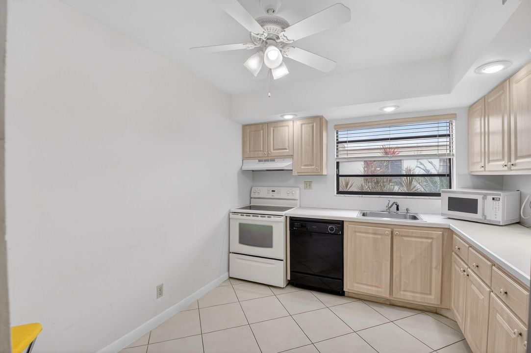 For Sale: $135,000 (2 beds, 2 baths, 1040 Square Feet)