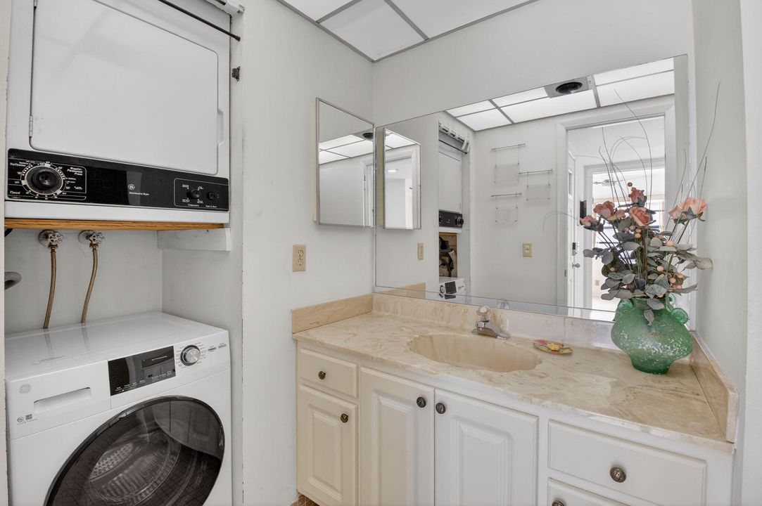 For Sale: $135,000 (2 beds, 2 baths, 1040 Square Feet)