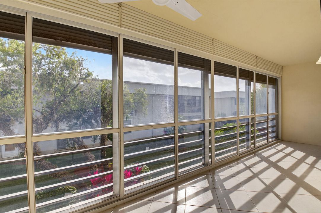 For Sale: $135,000 (2 beds, 2 baths, 1040 Square Feet)