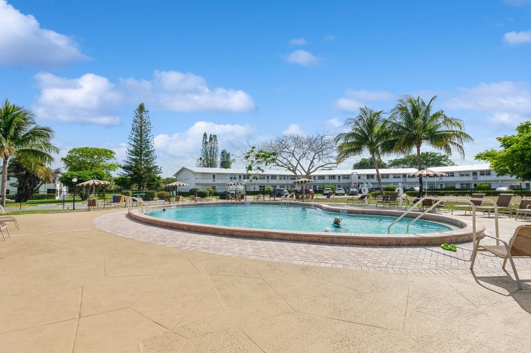 待售: $165,000 (2 贝兹, 2 浴室, 874 平方英尺)