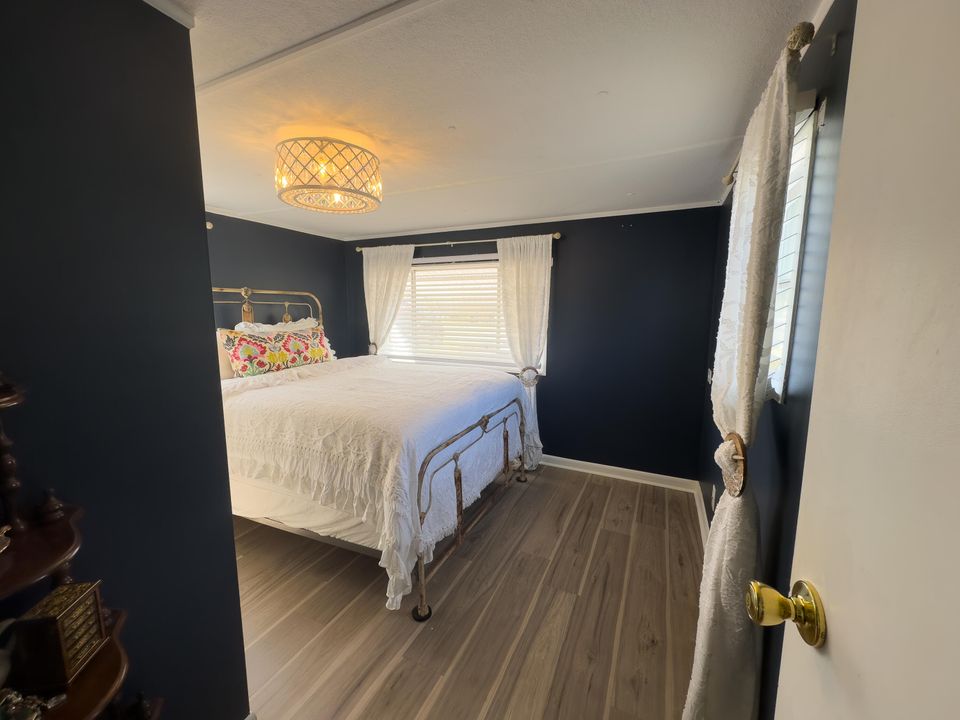 На продажу: $115,000 (2 спален, 1 ванн, 850 Квадратных фут)