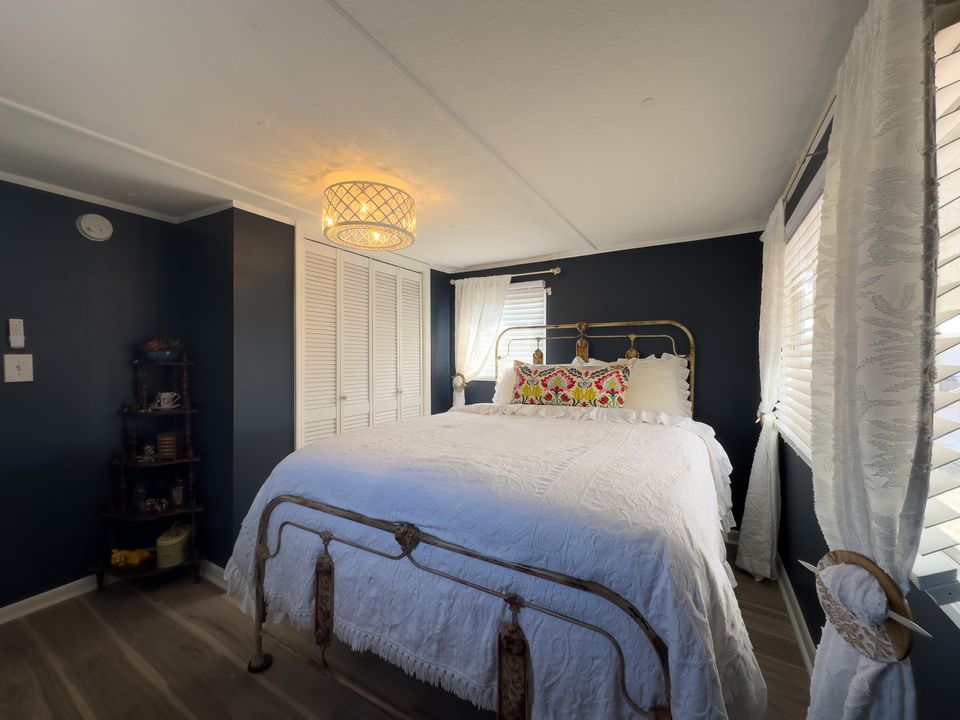 На продажу: $115,000 (2 спален, 1 ванн, 850 Квадратных фут)