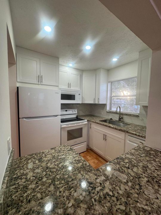 В аренду: $1,600 (1 спален, 1 ванн, 702 Квадратных фут)