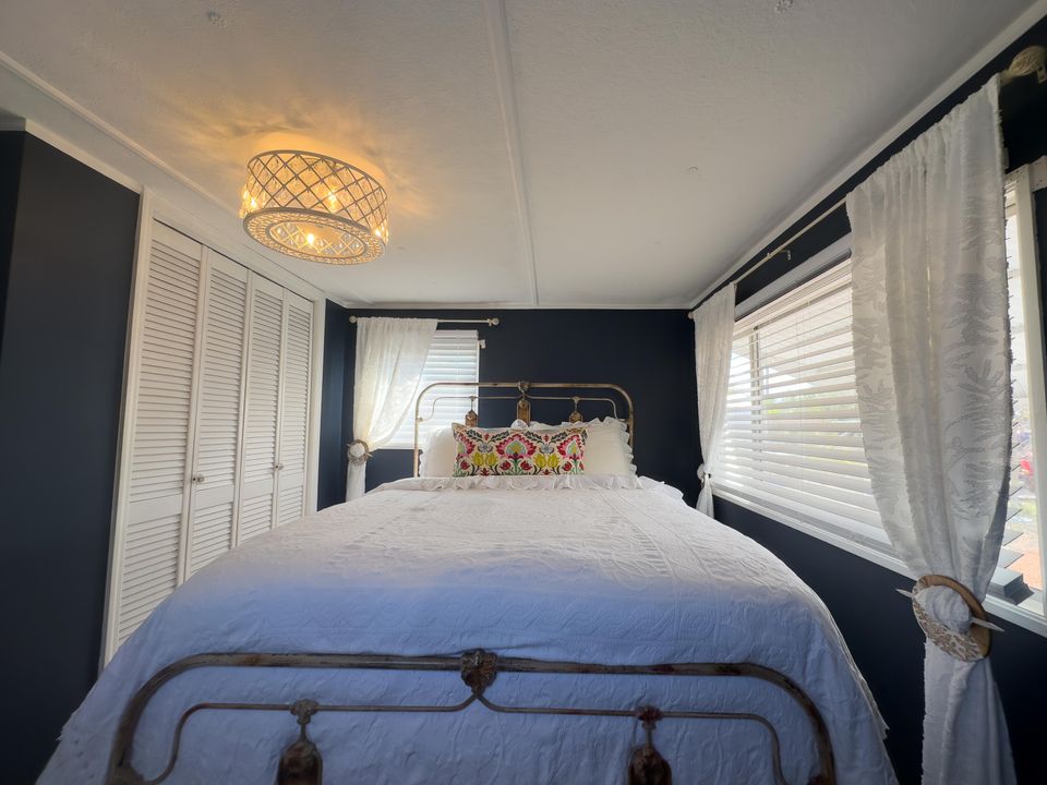 На продажу: $115,000 (2 спален, 1 ванн, 850 Квадратных фут)