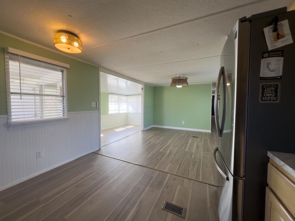 На продажу: $115,000 (2 спален, 1 ванн, 850 Квадратных фут)