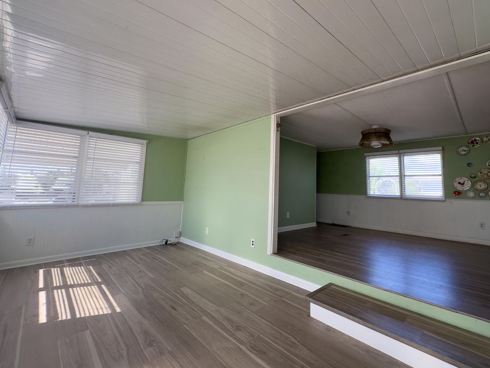 На продажу: $115,000 (2 спален, 1 ванн, 850 Квадратных фут)