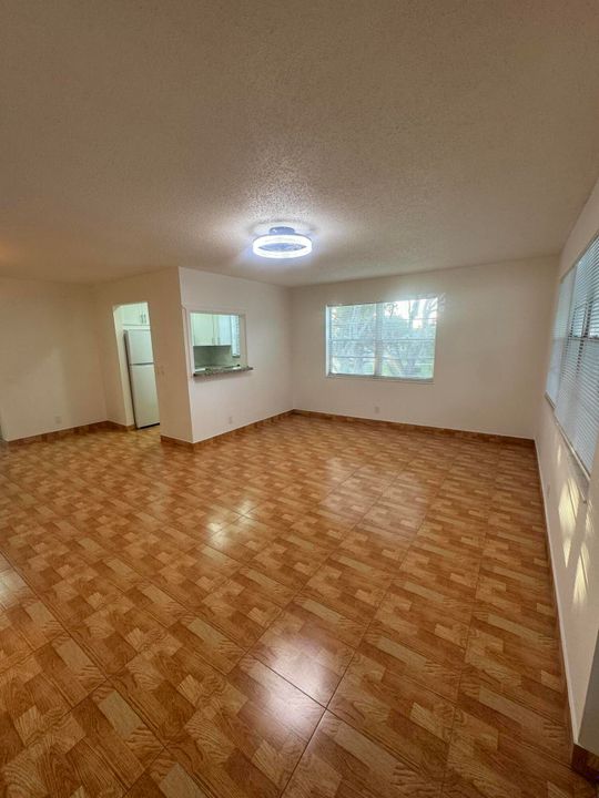 В аренду: $1,600 (1 спален, 1 ванн, 702 Квадратных фут)