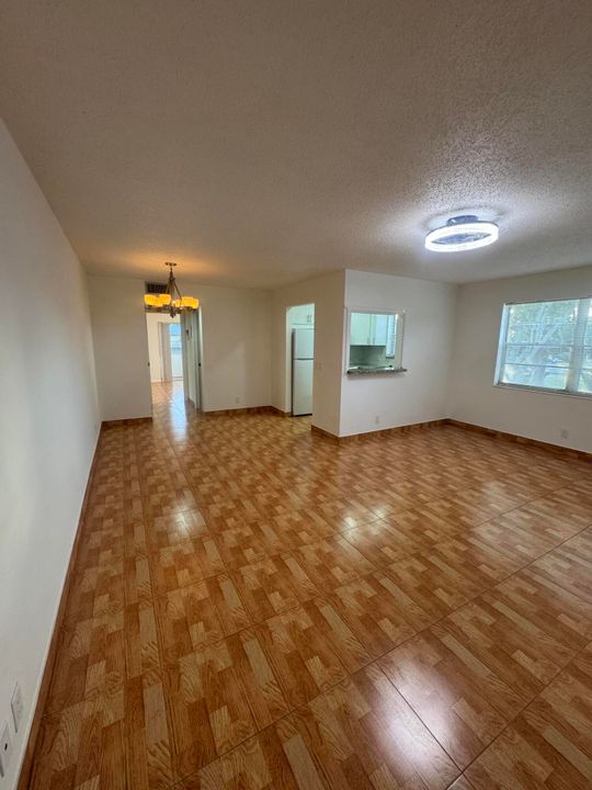 В аренду: $1,600 (1 спален, 1 ванн, 702 Квадратных фут)