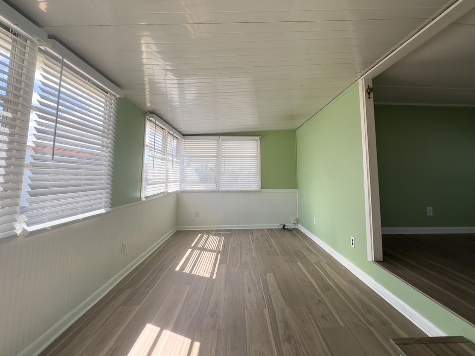 На продажу: $115,000 (2 спален, 1 ванн, 850 Квадратных фут)