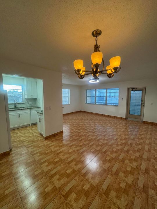 В аренду: $1,600 (1 спален, 1 ванн, 702 Квадратных фут)