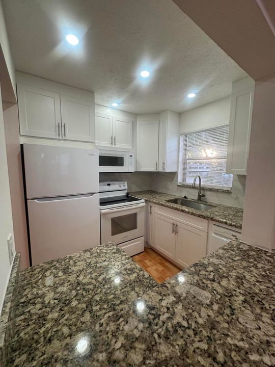 В аренду: $1,600 (1 спален, 1 ванн, 702 Квадратных фут)