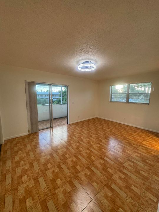 В аренду: $1,600 (1 спален, 1 ванн, 702 Квадратных фут)