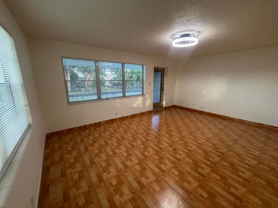 В аренду: $1,600 (1 спален, 1 ванн, 702 Квадратных фут)