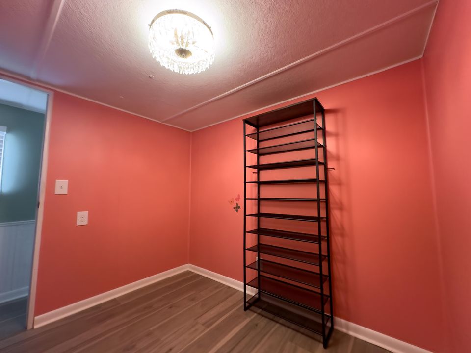 На продажу: $115,000 (2 спален, 1 ванн, 850 Квадратных фут)