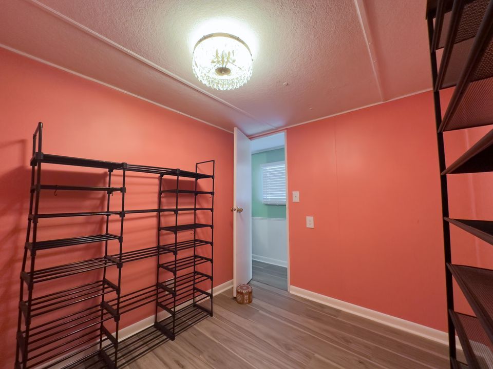 На продажу: $115,000 (2 спален, 1 ванн, 850 Квадратных фут)