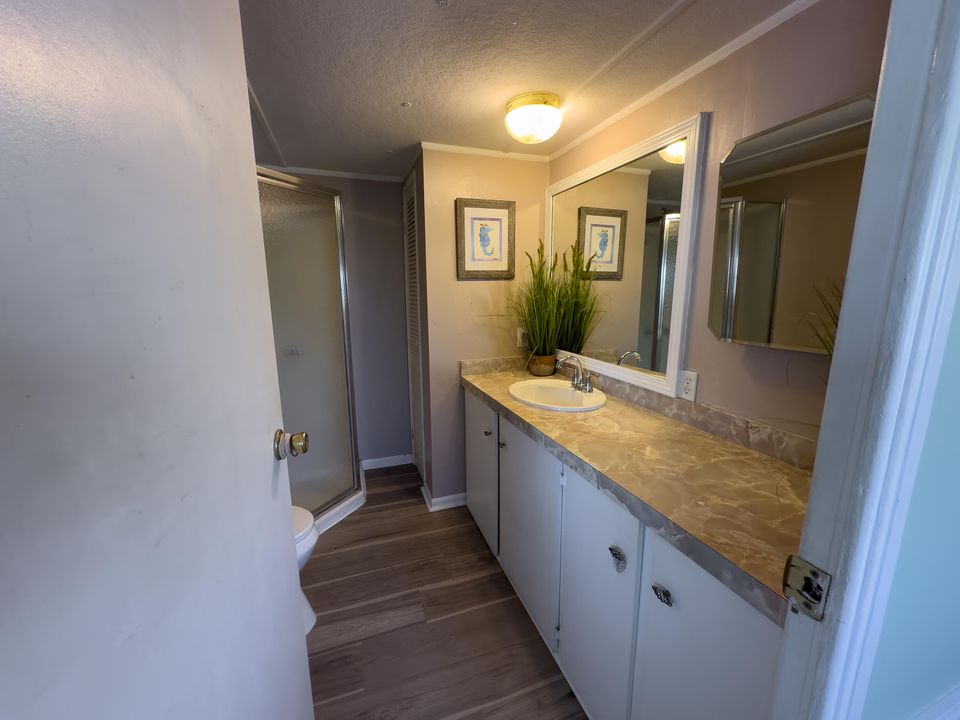 На продажу: $115,000 (2 спален, 1 ванн, 850 Квадратных фут)