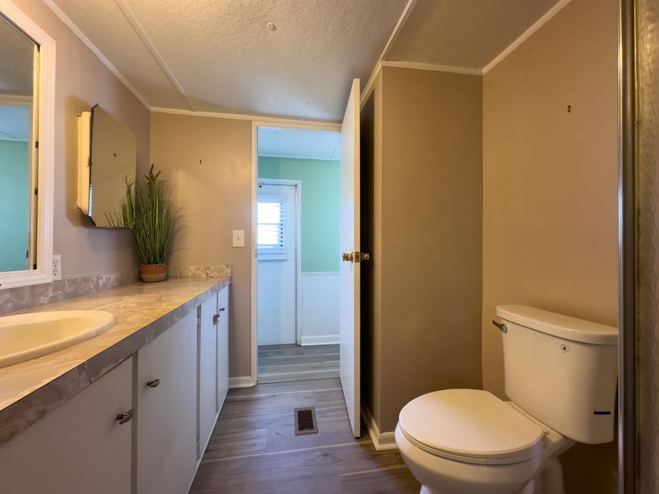 На продажу: $115,000 (2 спален, 1 ванн, 850 Квадратных фут)