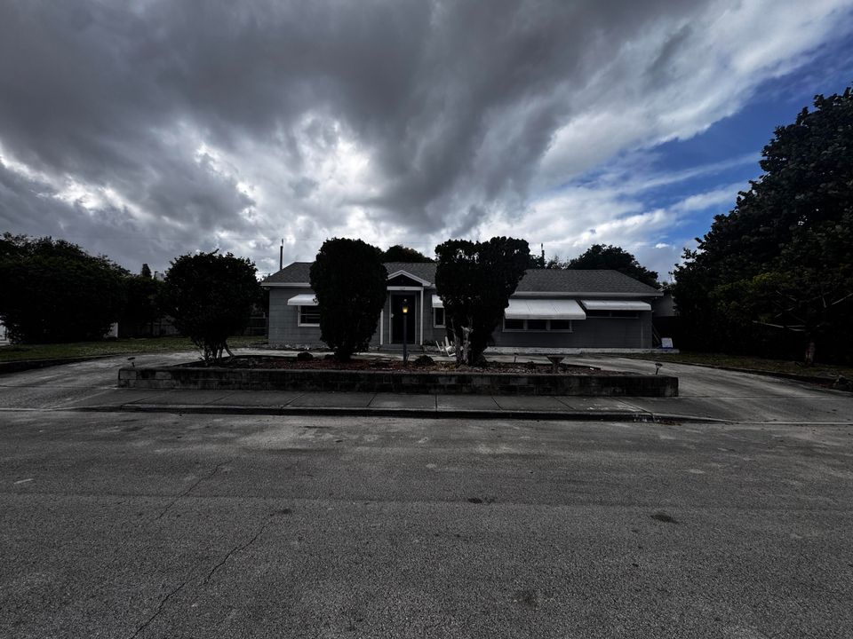 出租: $3,300 (3 贝兹, 3 浴室, 1805 平方英尺)