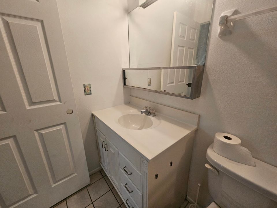 На продажу: $230,000 (3 спален, 2 ванн, 1176 Квадратных фут)