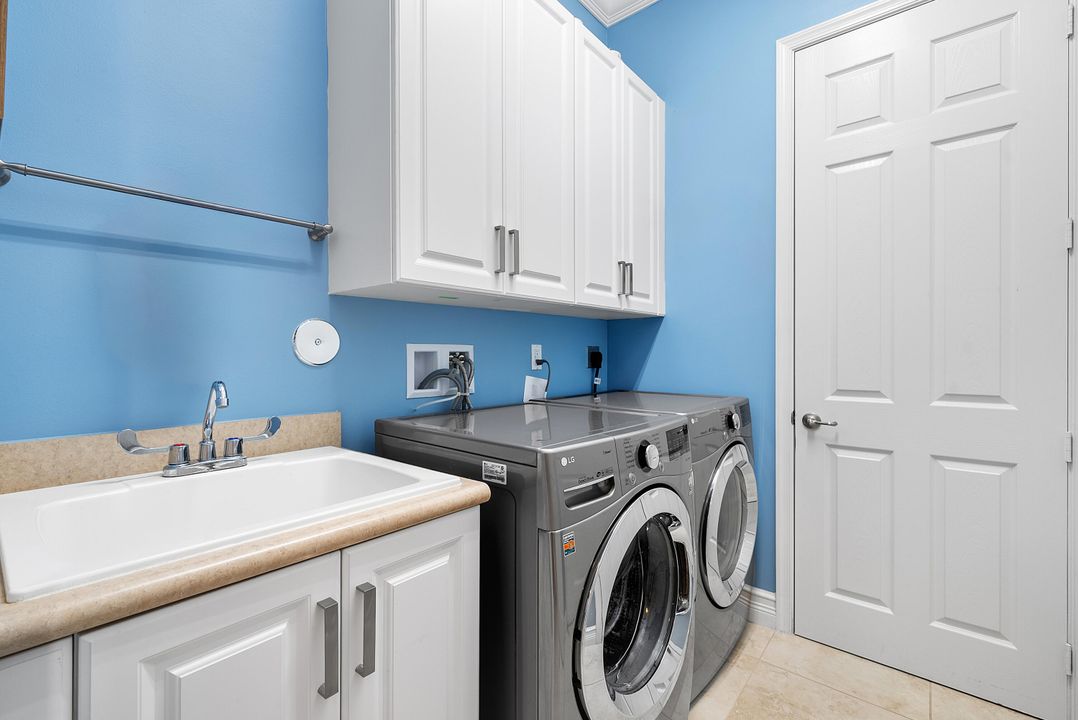 На продажу: $800,000 (3 спален, 2 ванн, 2160 Квадратных фут)