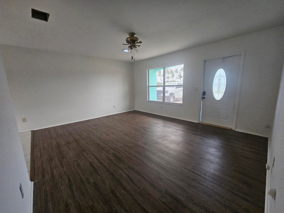 На продажу: $230,000 (3 спален, 2 ванн, 1176 Квадратных фут)