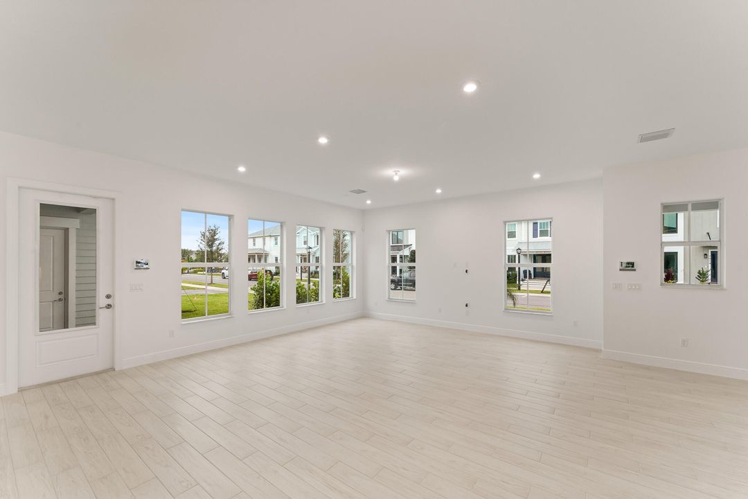 For Sale: $890,000 (4 beds, 3 baths, 3110 Square Feet)