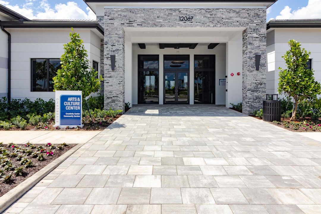 待售: $876,000 (3 贝兹, 3 浴室, 2740 平方英尺)