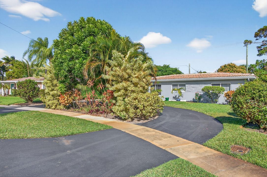 For Sale: $639,900 (3 beds, 2 baths, 1292 Square Feet)