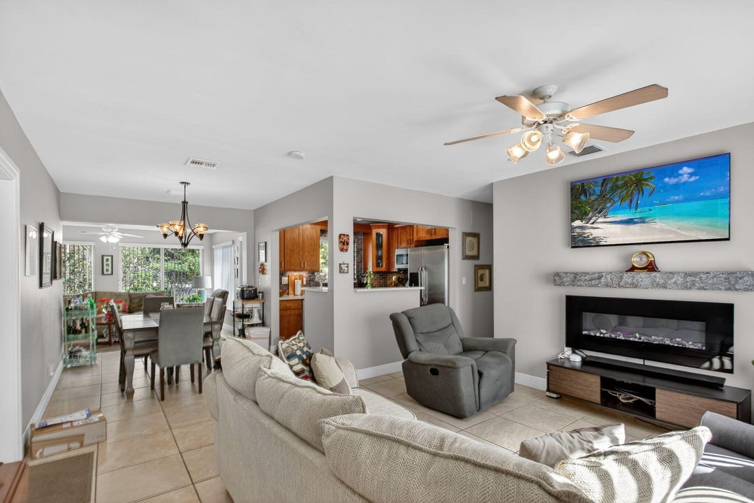 For Sale: $639,900 (3 beds, 2 baths, 1292 Square Feet)