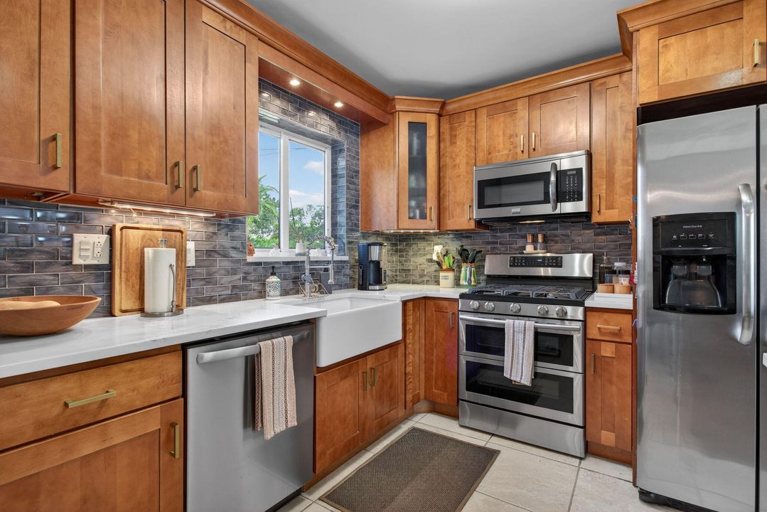 For Sale: $639,900 (3 beds, 2 baths, 1292 Square Feet)