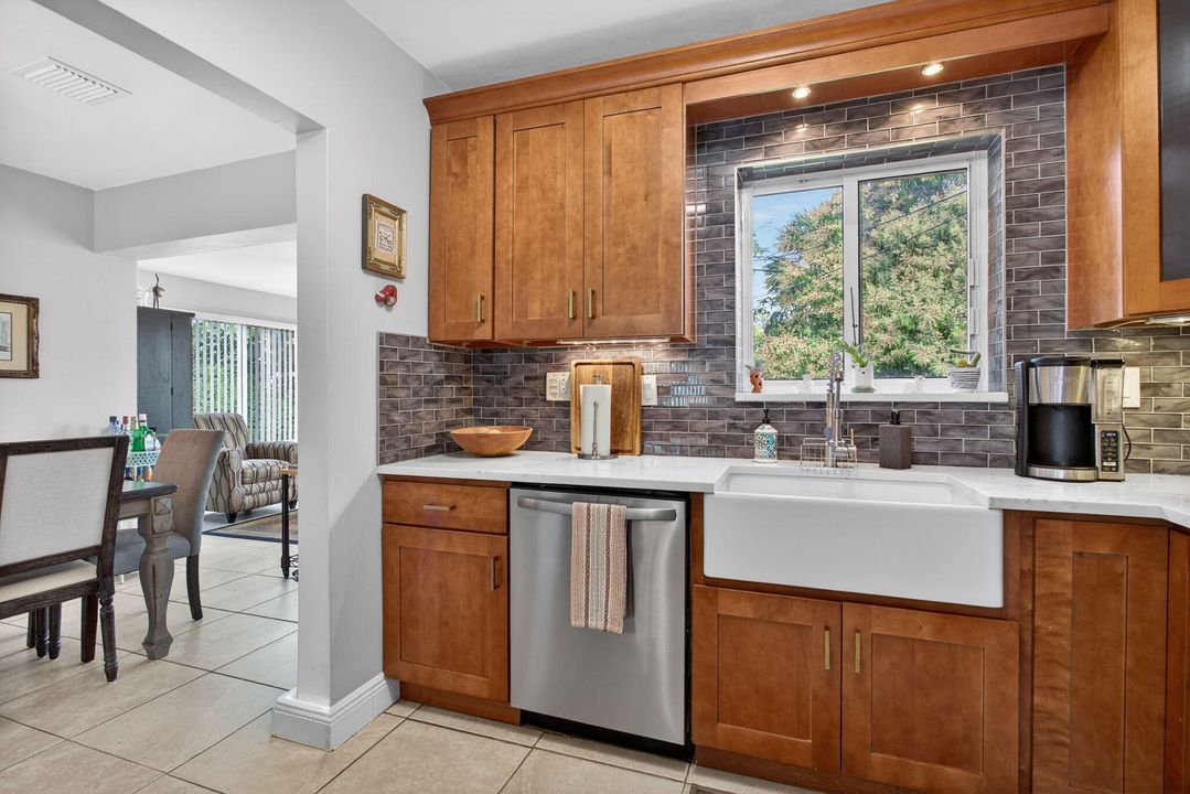 For Sale: $639,900 (3 beds, 2 baths, 1292 Square Feet)