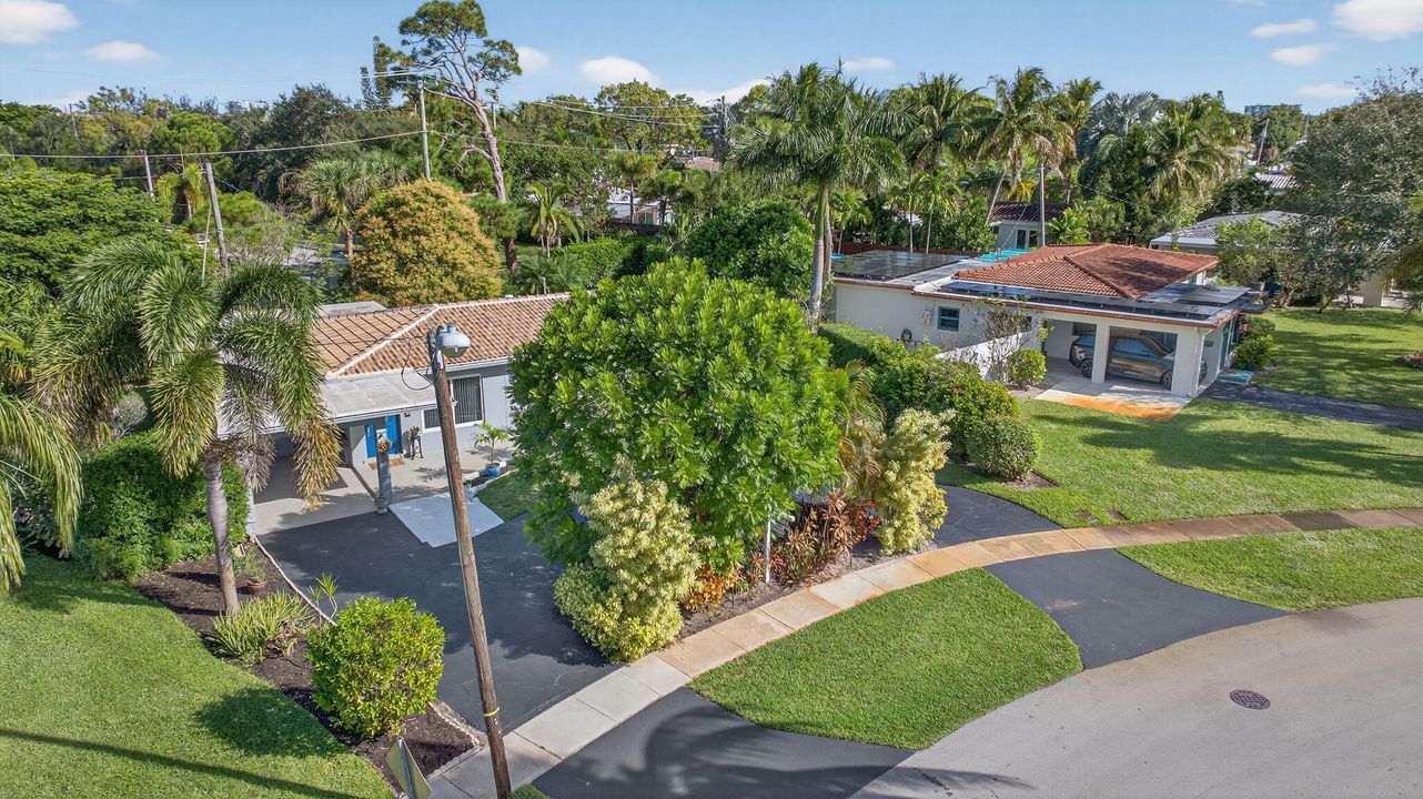 For Sale: $639,900 (3 beds, 2 baths, 1292 Square Feet)