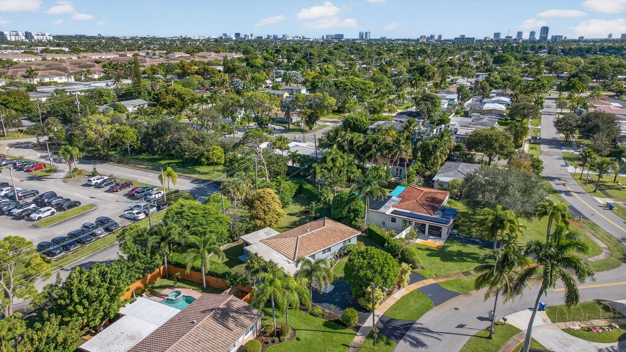 For Sale: $639,900 (3 beds, 2 baths, 1292 Square Feet)