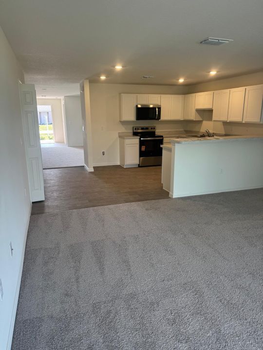 For Rent: $2,700 (4 beds, 2 baths, 2104 Square Feet)