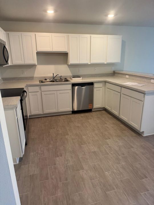 For Rent: $2,700 (4 beds, 2 baths, 2104 Square Feet)